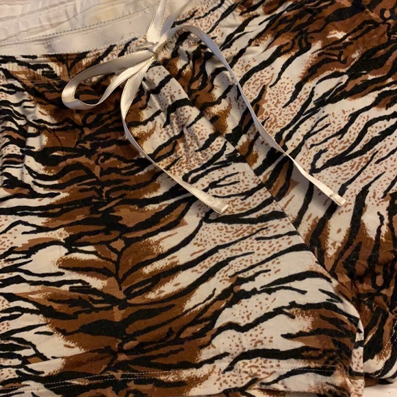 Animal Print pajama shorts 🌸🌸 - Picture 2 of 3